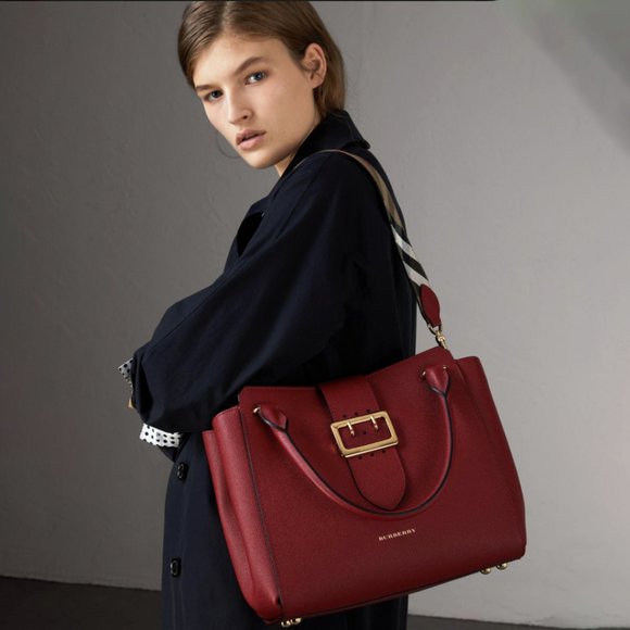 Burberry Medium Soft Grain Leather Buckle Shoulder Bag - Picture 10 of 11